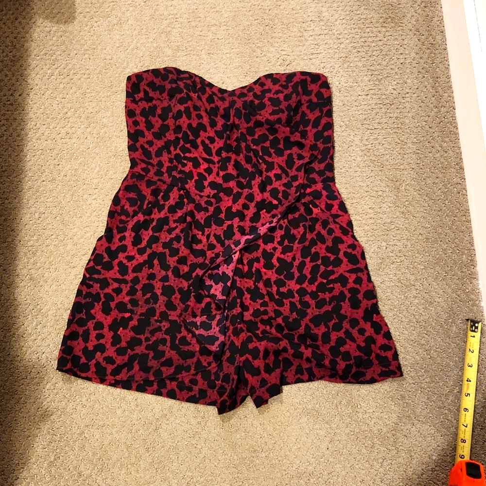 NEW EXPRESS brand size 10. NEW STRAPLESS ROMPER / JUMPER / JUMPSUIT